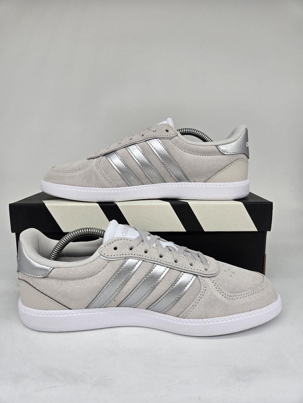 adidas Women's Breaknet Sleek JQ8267 Grey Silver Metallic Shoes Size 10 - Picture 6 of 8